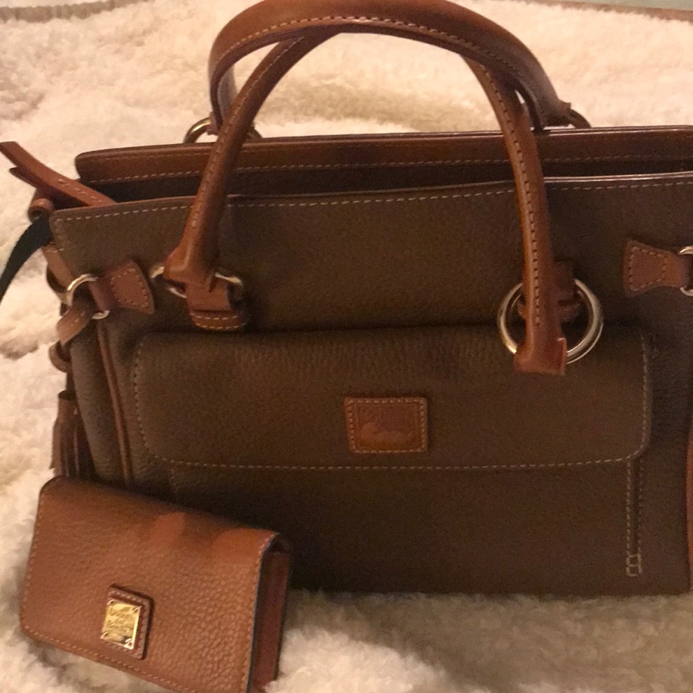 Dooney & Bourke Satchel w wallet